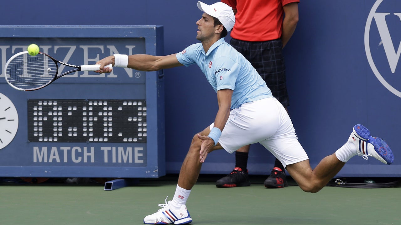 Djokovic upset by Robredo at Cincinnati; Murray, Serena advance
